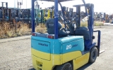 Lái xe nâng An toàn trong nhà máy sản xuất