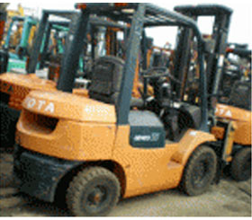 Xe nâng dầu TOYOTA 82-7FDL15